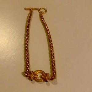 Really stunning chain gold tone once again every item of jewelry not checked